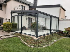 Realisiertes Projekt: moderne Aluminium-Terrassenüberdachung